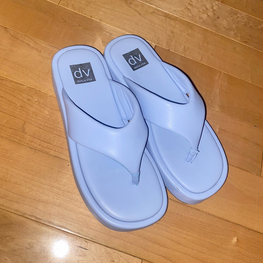🧚‍♀️3for50$ Trendy pleather flip flops